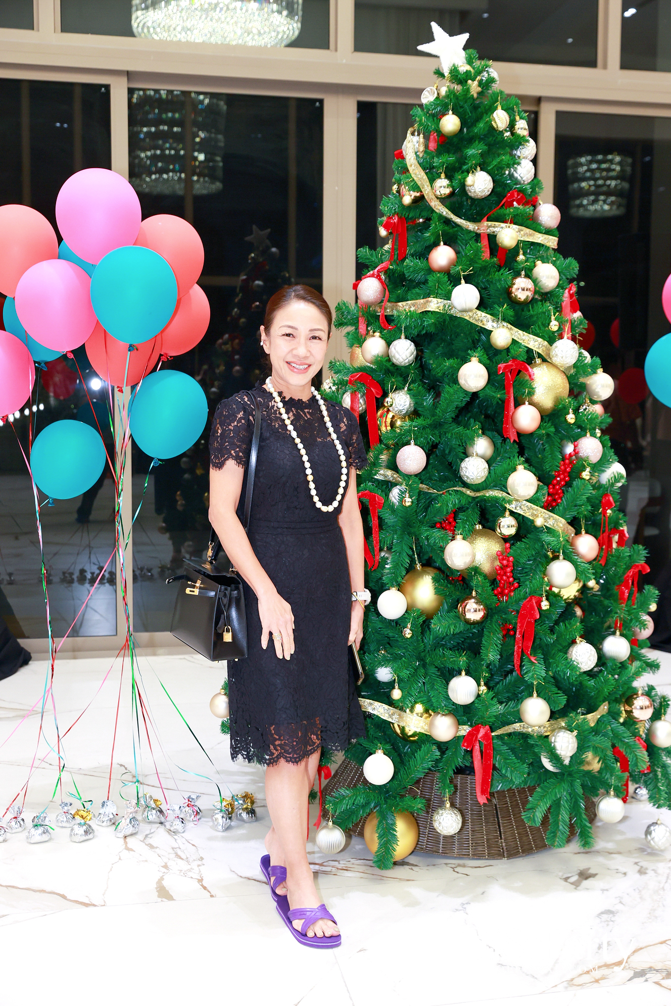 อุษณีย์ มหากิจศิริ ลีโอณีโอ เปิดบ้านจัดงานปาร์ตี้คริสต์มาส-ปีใหม่สุดอบอุ่น