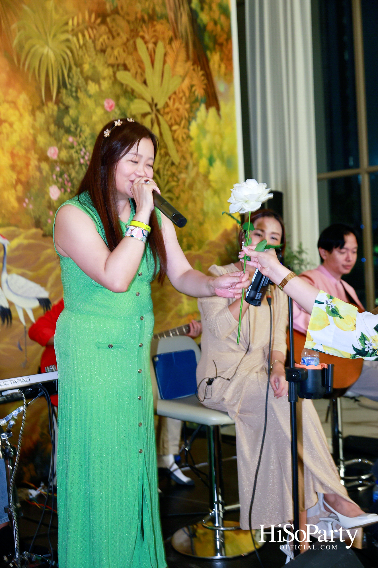 อุษณีย์ มหากิจศิริ ลีโอณีโอ เปิดบ้านจัดงานปาร์ตี้คริสต์มาส-ปีใหม่สุดอบอุ่น