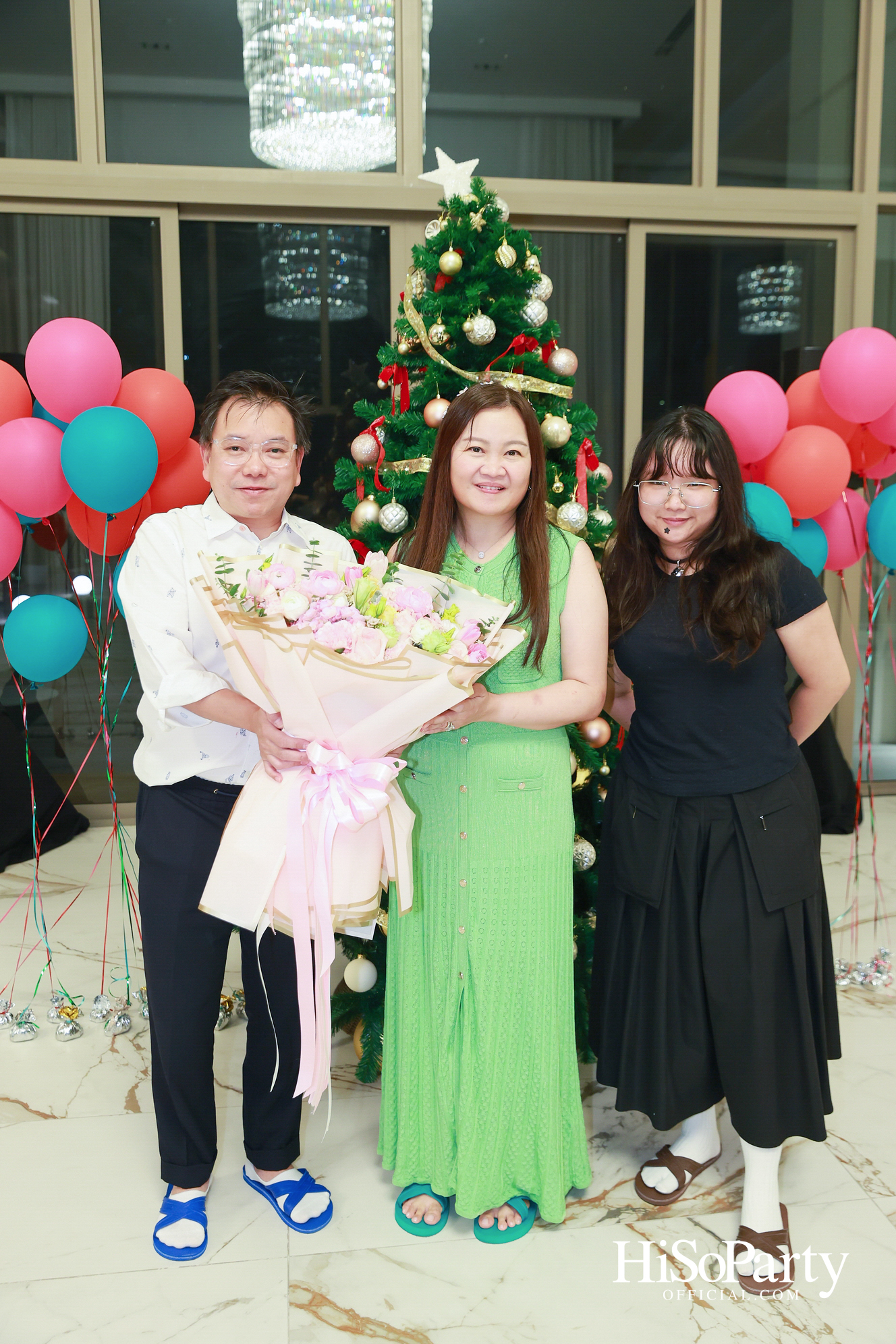 อุษณีย์ มหากิจศิริ ลีโอณีโอ เปิดบ้านจัดงานปาร์ตี้คริสต์มาส-ปีใหม่สุดอบอุ่น