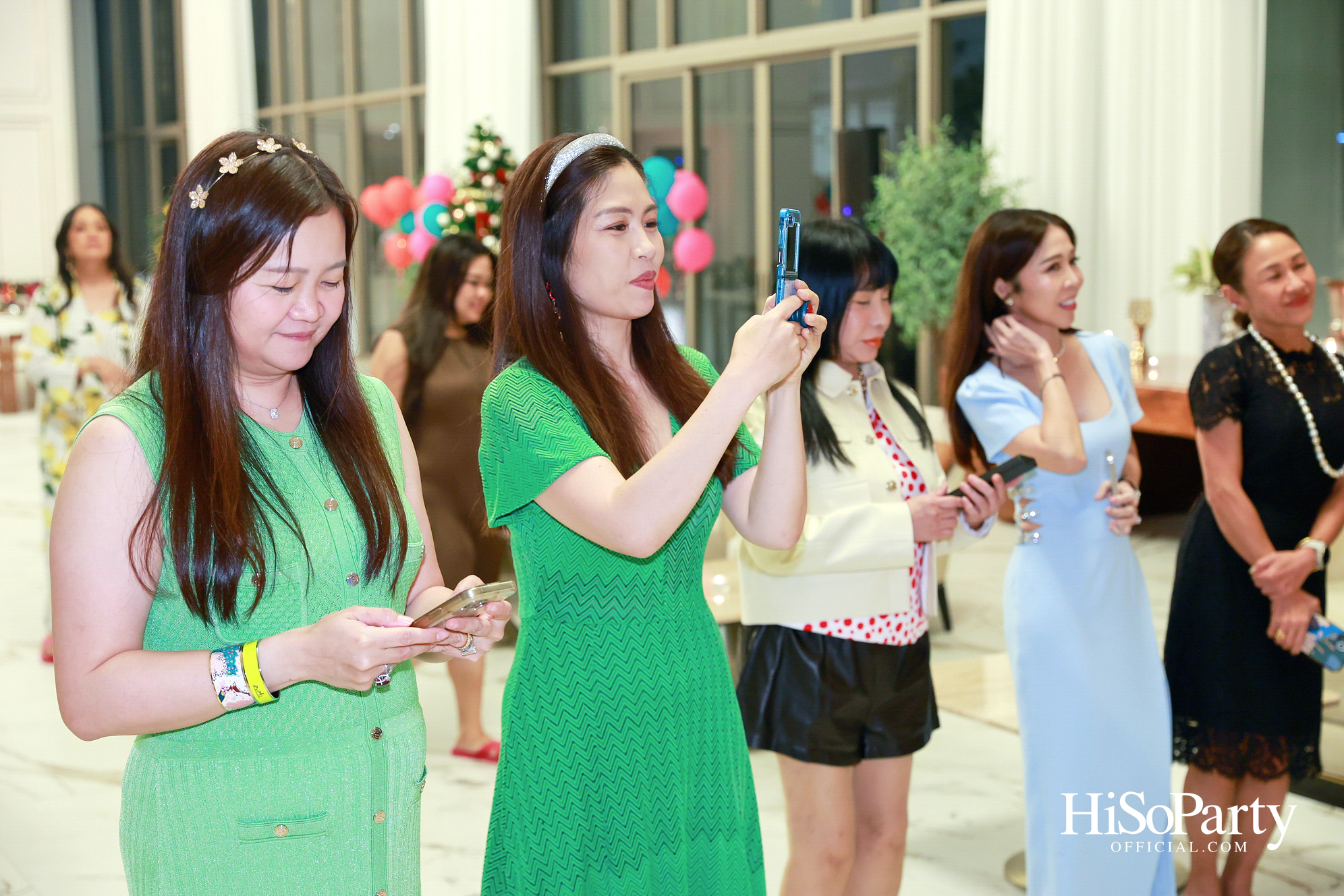 อุษณีย์ มหากิจศิริ ลีโอณีโอ เปิดบ้านจัดงานปาร์ตี้คริสต์มาส-ปีใหม่สุดอบอุ่น