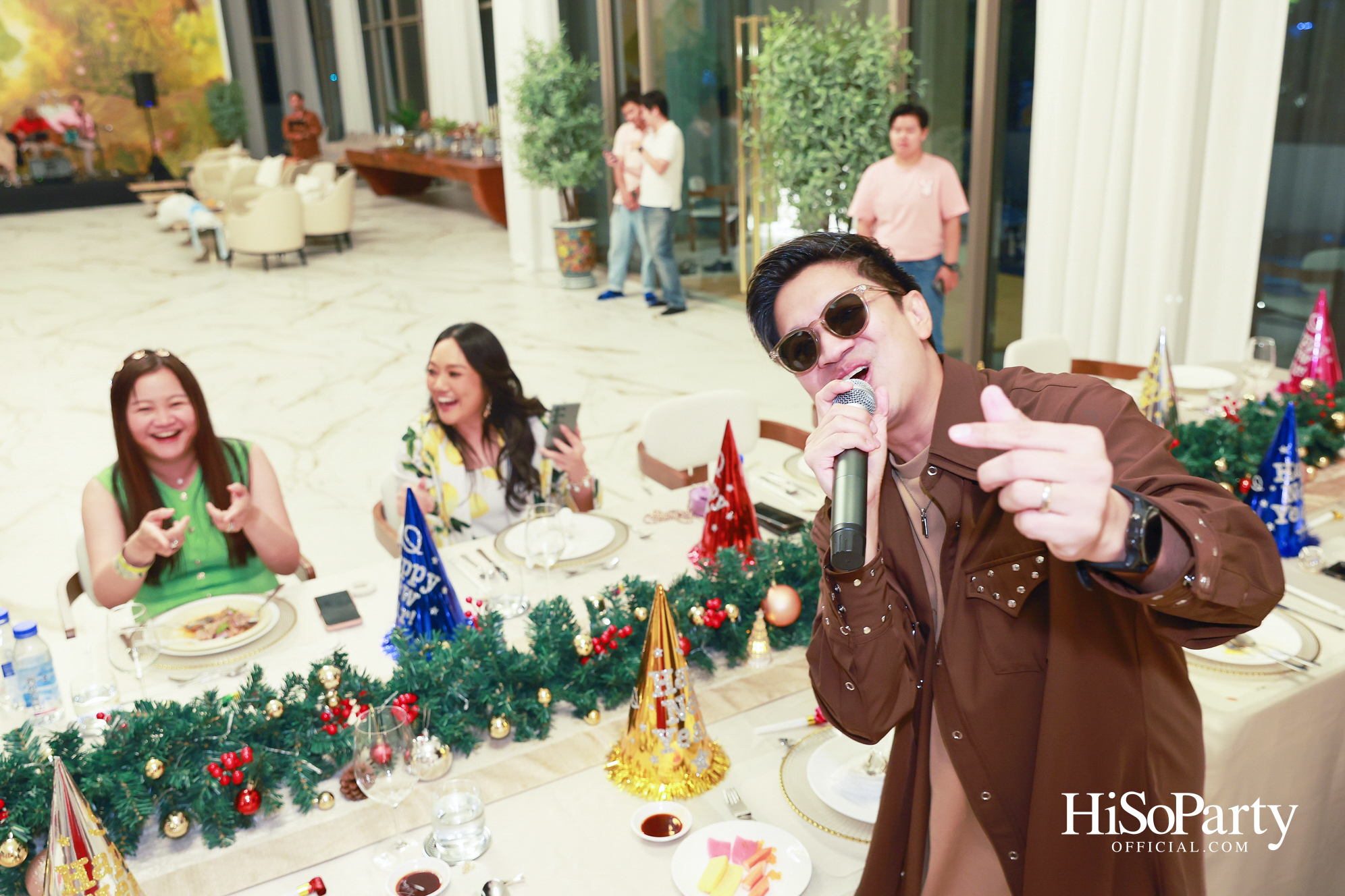 อุษณีย์ มหากิจศิริ ลีโอณีโอ เปิดบ้านจัดงานปาร์ตี้คริสต์มาส-ปีใหม่สุดอบอุ่น