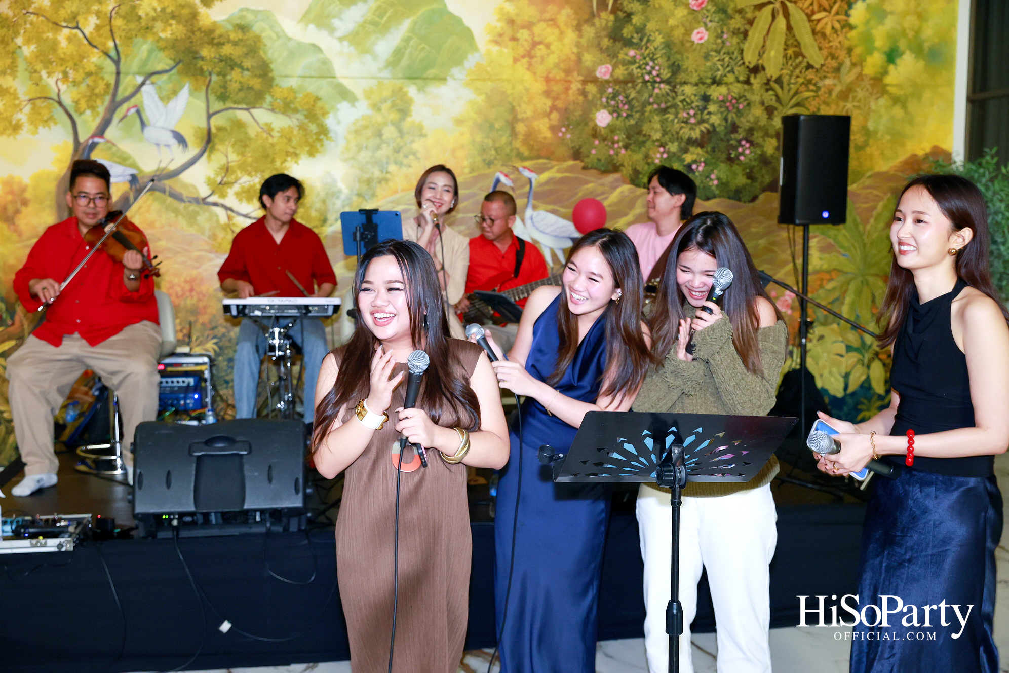 อุษณีย์ มหากิจศิริ ลีโอณีโอ เปิดบ้านจัดงานปาร์ตี้คริสต์มาส-ปีใหม่สุดอบอุ่น