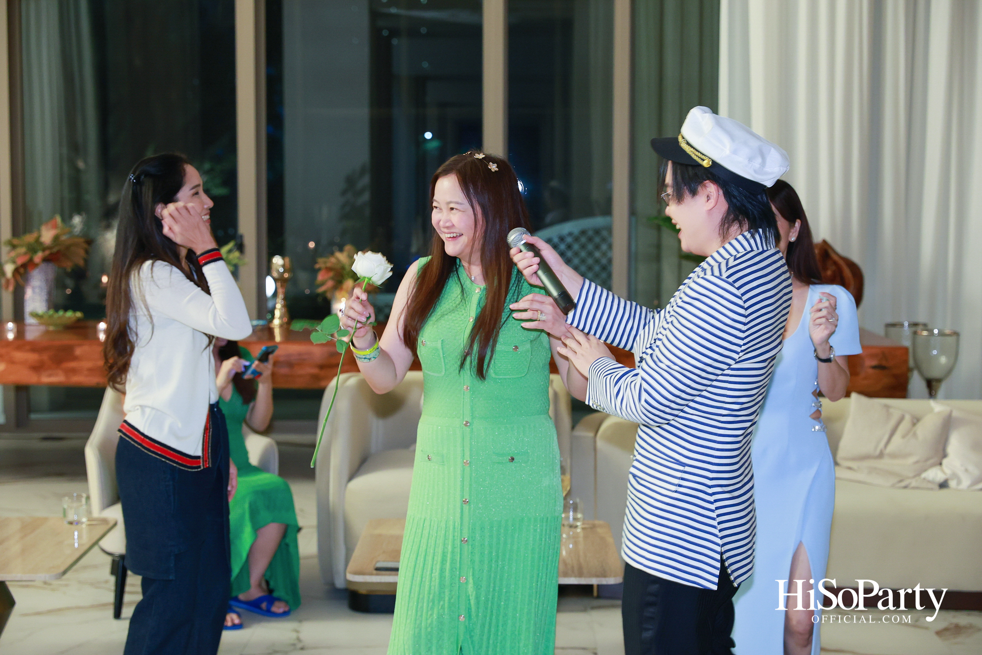 อุษณีย์ มหากิจศิริ ลีโอณีโอ เปิดบ้านจัดงานปาร์ตี้คริสต์มาส-ปีใหม่สุดอบอุ่น