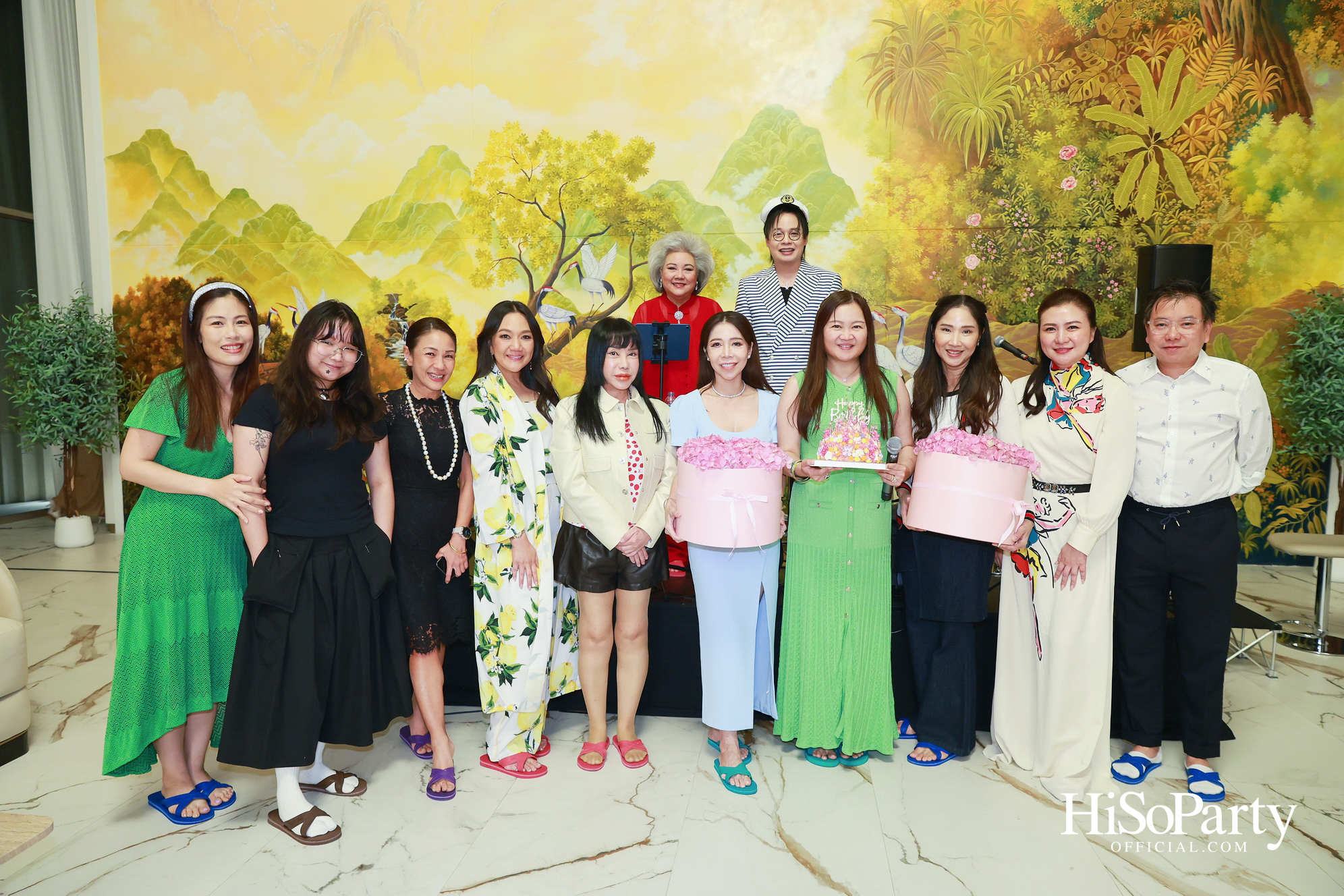 อุษณีย์ มหากิจศิริ ลีโอณีโอ เปิดบ้านจัดงานปาร์ตี้คริสต์มาส-ปีใหม่สุดอบอุ่น