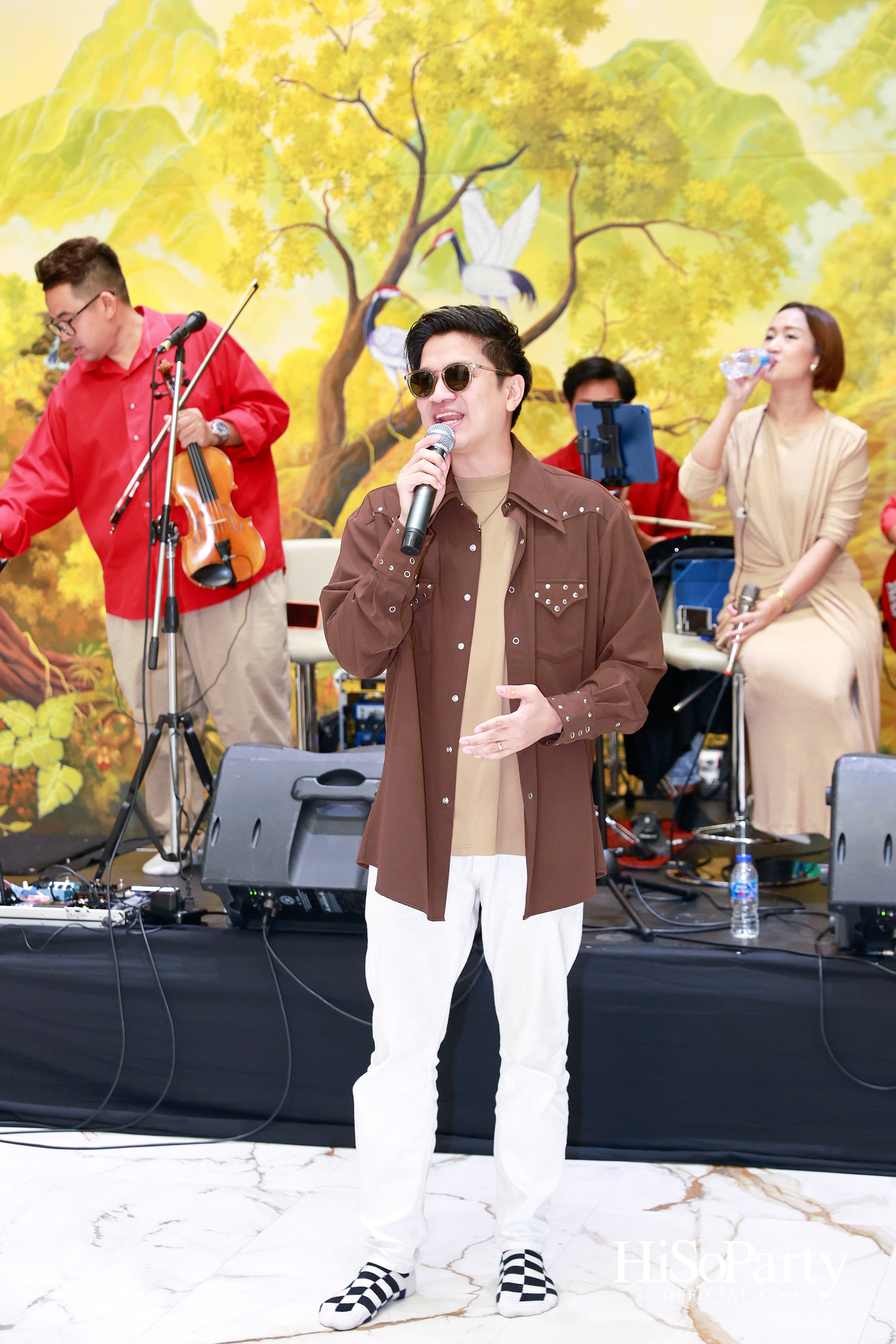 อุษณีย์ มหากิจศิริ ลีโอณีโอ เปิดบ้านจัดงานปาร์ตี้คริสต์มาส-ปีใหม่สุดอบอุ่น