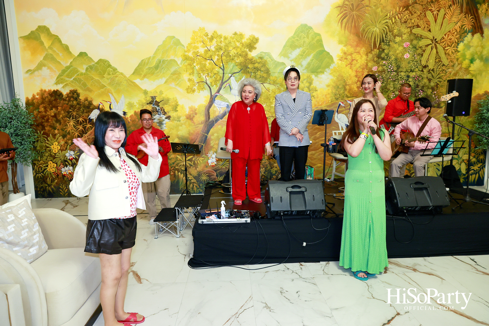 อุษณีย์ มหากิจศิริ ลีโอณีโอ เปิดบ้านจัดงานปาร์ตี้คริสต์มาส-ปีใหม่สุดอบอุ่น