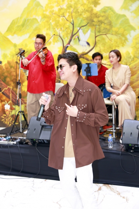ดร.อุษณีย์ มหากิจศิริ ลีโอณีโอ เปิดบ้านจัดงานปาร์ตี้คริสต์มาส-ปีใหม่สุดอบอุ่น