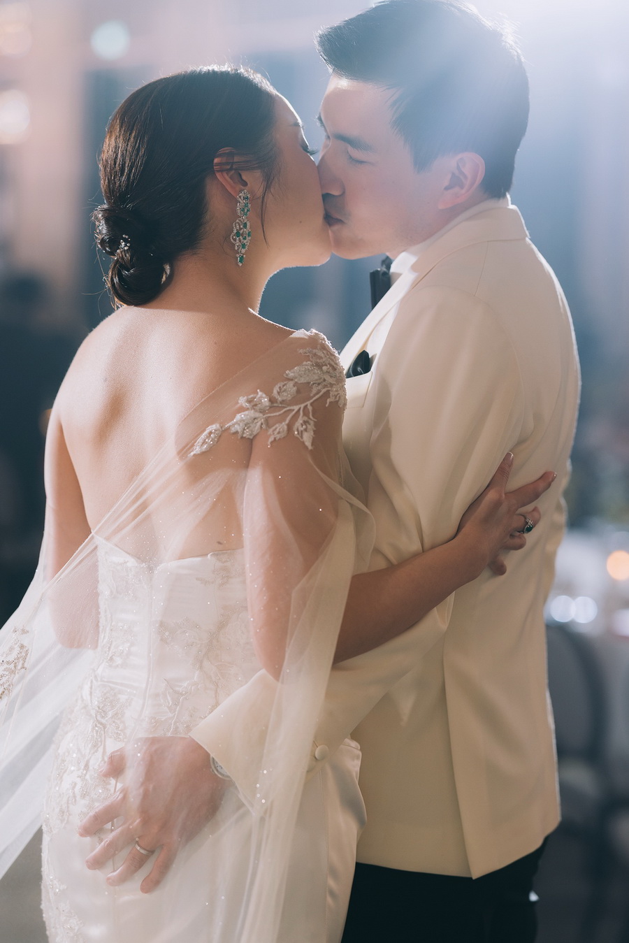 งานฉลองสมรสพระราชทาน ท่ามกลางบรรยากาศสุดอบอุ่น ระหว่าง ณชา จึงกานต์กุล และ ณัฐพันธ์ พรศรีฤทัย