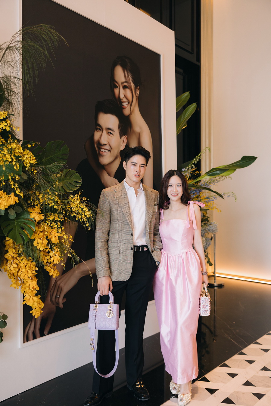 งานฉลองสมรสพระราชทาน ท่ามกลางบรรยากาศสุดอบอุ่น ระหว่าง ณชา จึงกานต์กุล และ ณัฐพันธ์ พรศรีฤทัย