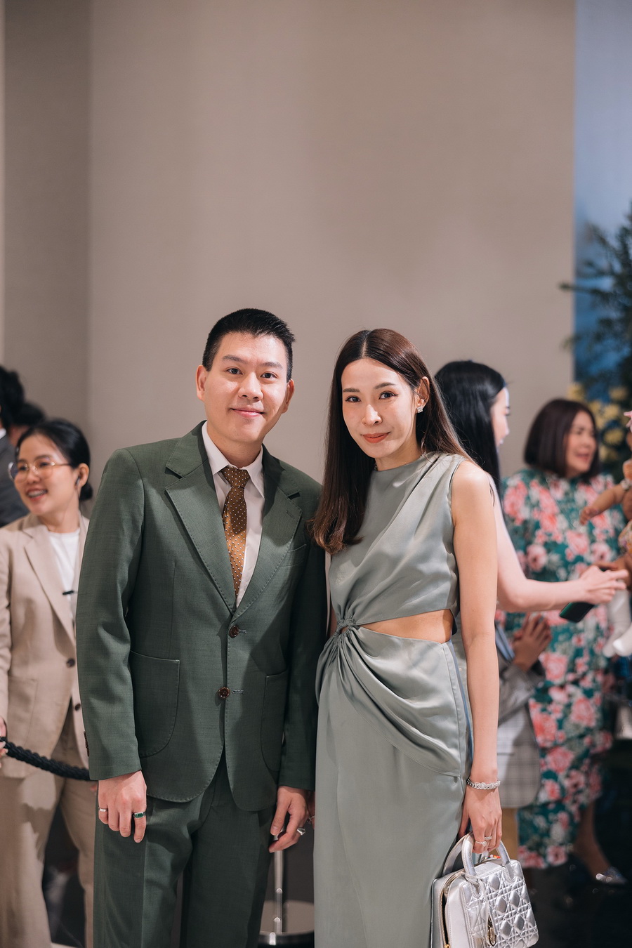 งานฉลองสมรสพระราชทาน ท่ามกลางบรรยากาศสุดอบอุ่น ระหว่าง ณชา จึงกานต์กุล และ ณัฐพันธ์ พรศรีฤทัย