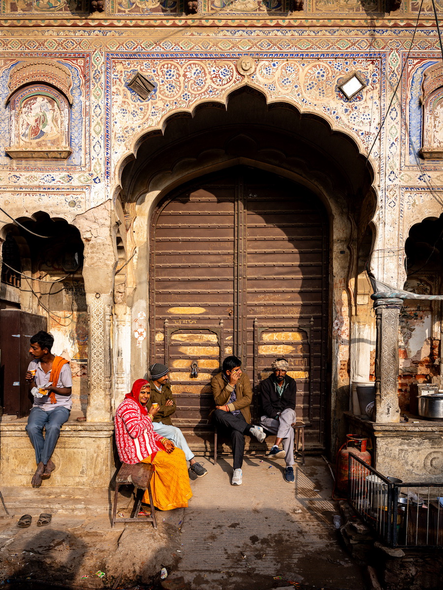 เดินทางผ่านภาพถ่ายจากภารตะสู่แดนสยาม กับนิทรรศการ ‘Connect’ โดย สมัชชา อภัยสุวรรณ ใน Bangkok Design Week 2025