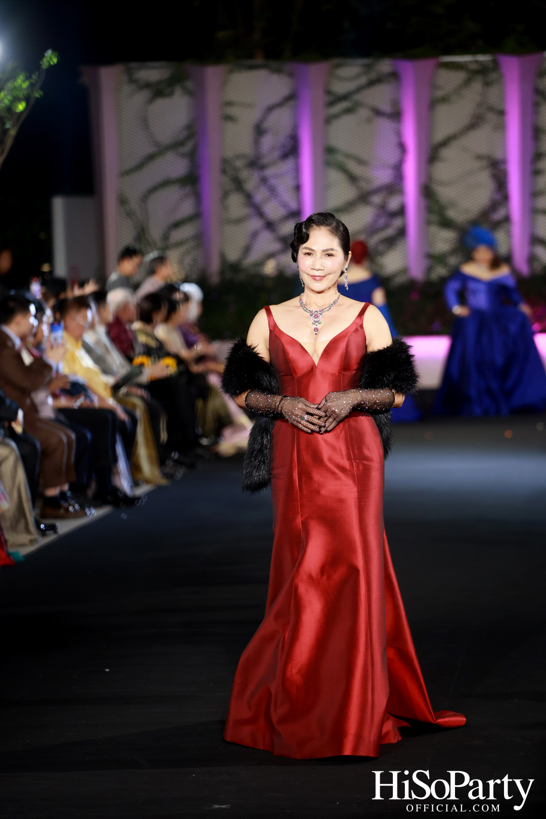 ‘ราตรีอัญมณีแห่งผ้าไทย’ เฉลิมฉลองมนต์เสน่ห์แห่งผืนผ้าไทย ผ่านแฟชั่นโชว์สุดตระการตา