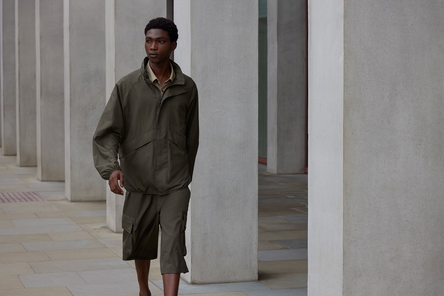 UNIQLO: C คอลเลกชันฤดูใบไม้ผลิ/ฤดูร้อน 2025 เติมเต็มไอเทมที่ต้องมีในตู้เสื้อผ้าด้วยนวัตกรรมและสีสันสุดโมเดิร์น