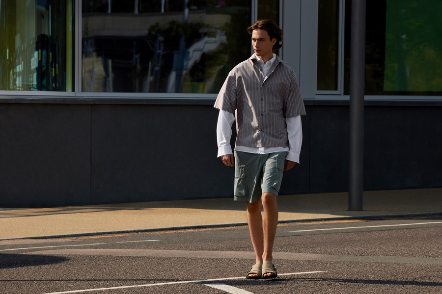 UNIQLO: C คอลเลกชันฤดูใบไม้ผลิ/ฤดูร้อน 2025 เติมเต็มไอเทมที่ต้องมีในตู้เสื้อผ้าด้วยนวัตกรรมและสีสันสุดโมเดิร์น