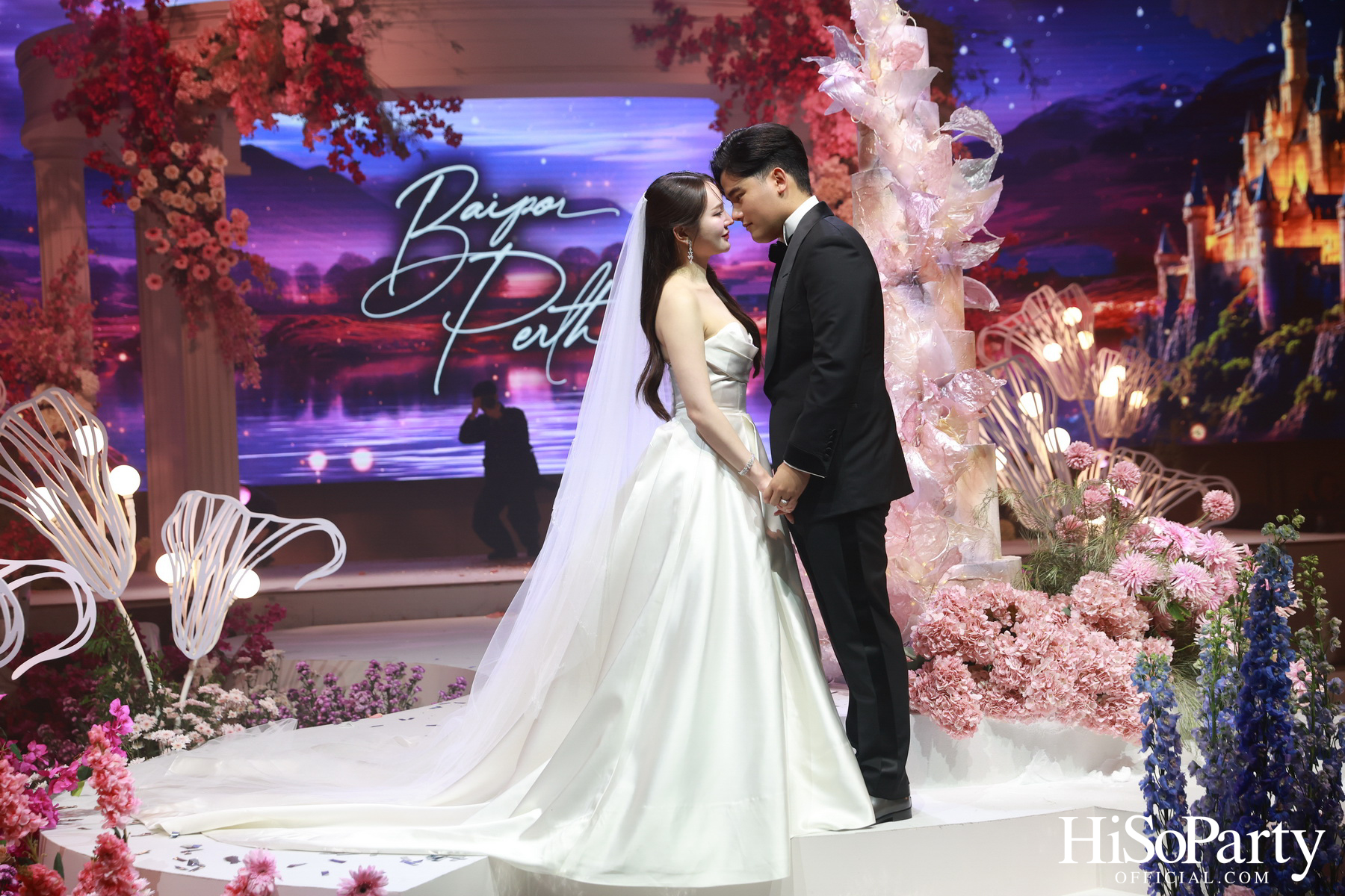 งานฉลองมงคลสมรสระหว่าง ยิ่งรัก พัวถาวรสกุล และ นวิน เหมรัชตานันต์ 