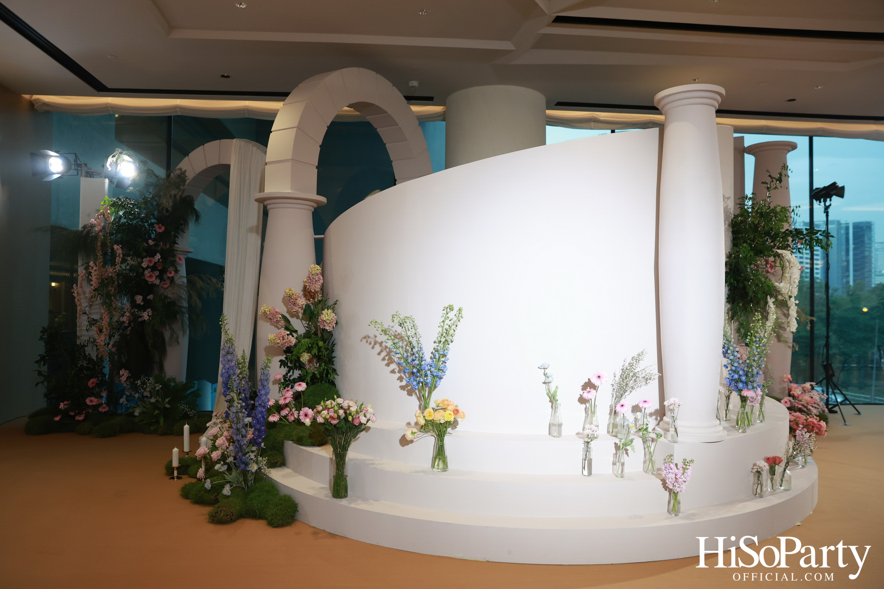 งานฉลองมงคลสมรสระหว่าง ยิ่งรัก พัวถาวรสกุล และ นวิน เหมรัชตานันต์ 