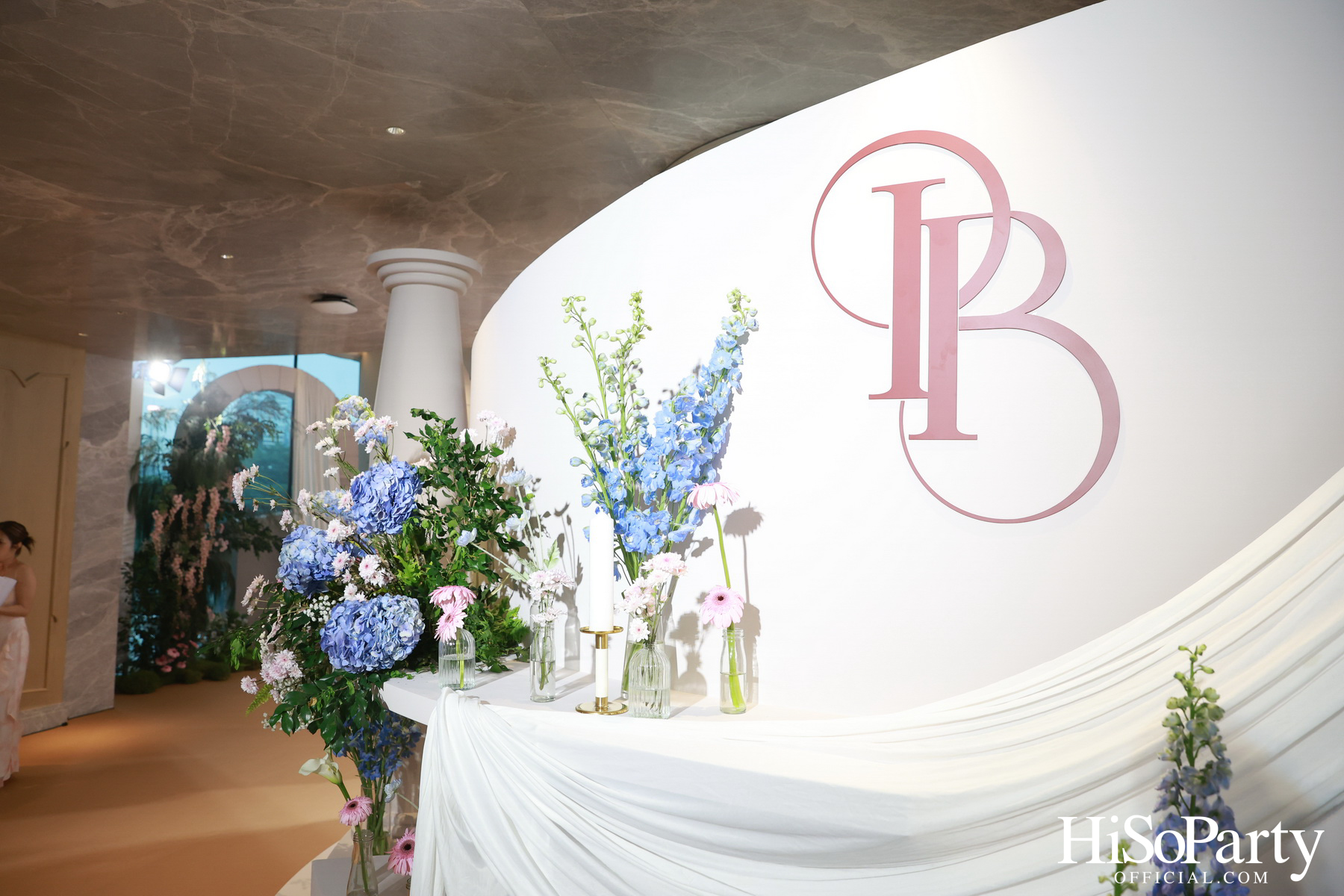 งานฉลองมงคลสมรสระหว่าง ยิ่งรัก พัวถาวรสกุล และ นวิน เหมรัชตานันต์ 