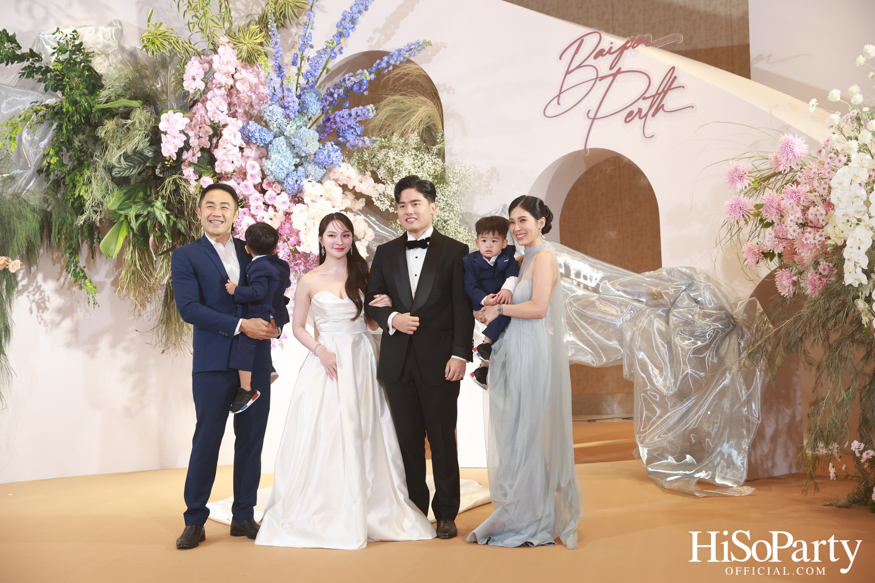 งานฉลองมงคลสมรสระหว่าง ยิ่งรัก พัวถาวรสกุล และ นวิน เหมรัชตานันต์ 