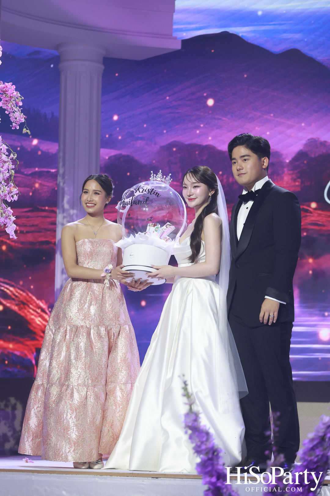 งานฉลองมงคลสมรสระหว่าง ยิ่งรัก พัวถาวรสกุล และ นวิน เหมรัชตานันต์ 