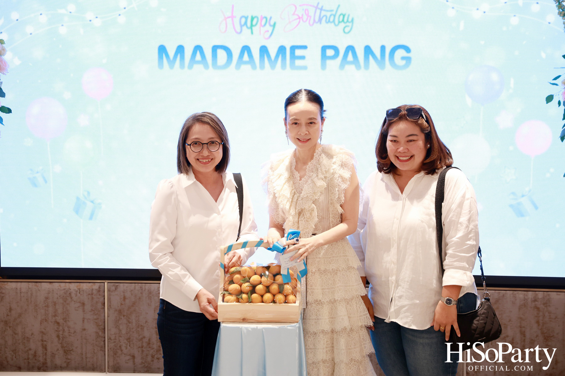อบอุ่นและเปี่ยมรอยยิ้ม ‘มาดามแป้ง’ รับมุทิตาจิตเนื่องในวันคล้ายวันเกิด ท่ามกลางความรักจากคนรอบข้าง