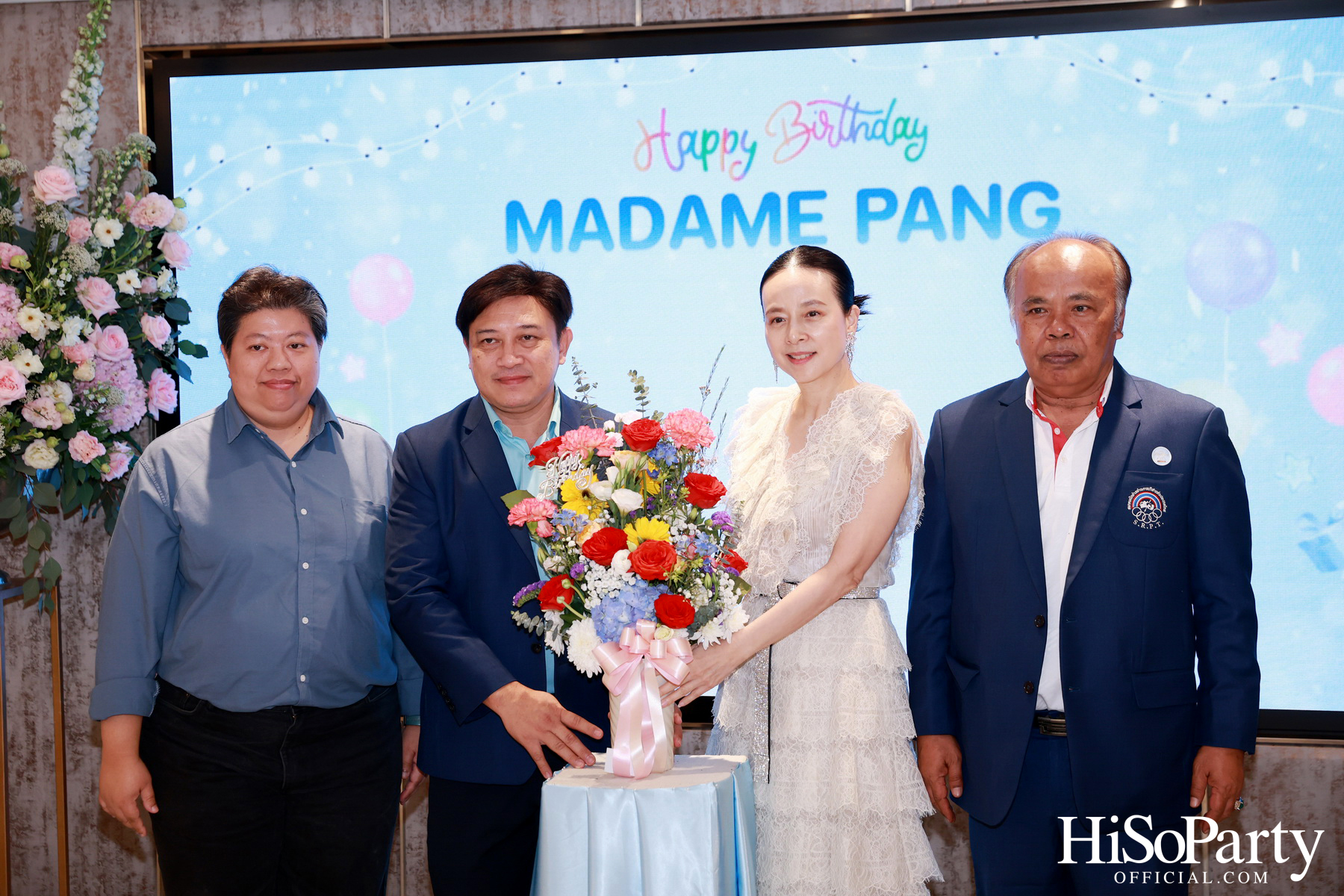 อบอุ่นและเปี่ยมรอยยิ้ม ‘มาดามแป้ง’ รับมุทิตาจิตเนื่องในวันคล้ายวันเกิด ท่ามกลางความรักจากคนรอบข้าง