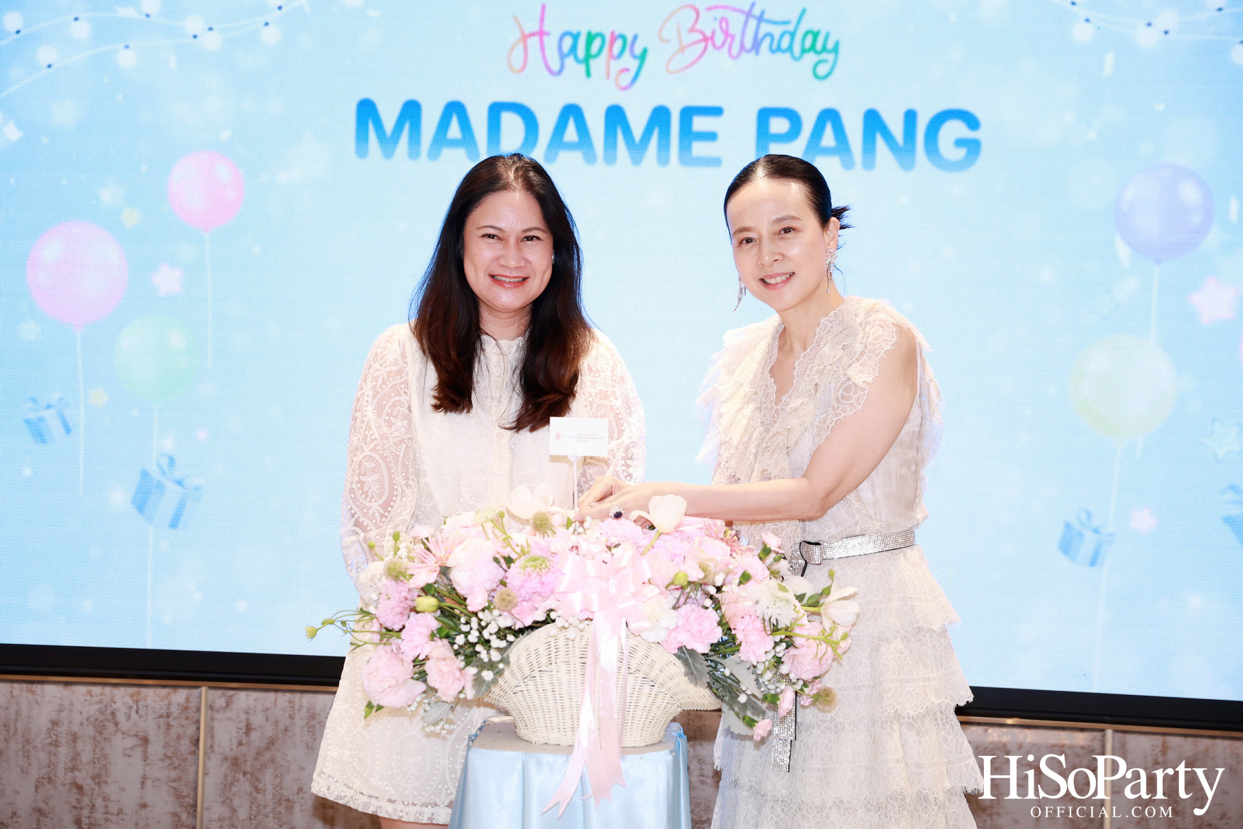 อบอุ่นและเปี่ยมรอยยิ้ม ‘มาดามแป้ง’ รับมุทิตาจิตเนื่องในวันคล้ายวันเกิด ท่ามกลางความรักจากคนรอบข้าง
