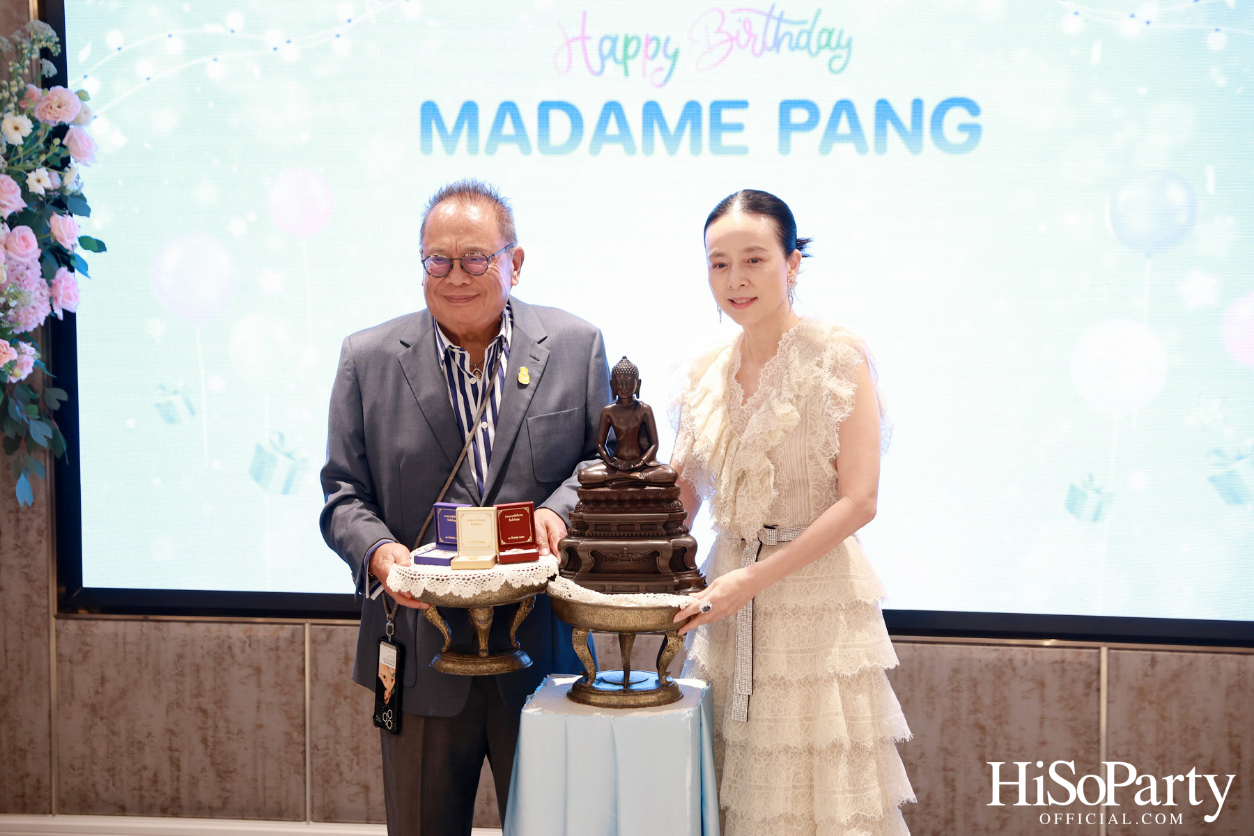 อบอุ่นและเปี่ยมรอยยิ้ม ‘มาดามแป้ง’ รับมุทิตาจิตเนื่องในวันคล้ายวันเกิด ท่ามกลางความรักจากคนรอบข้าง