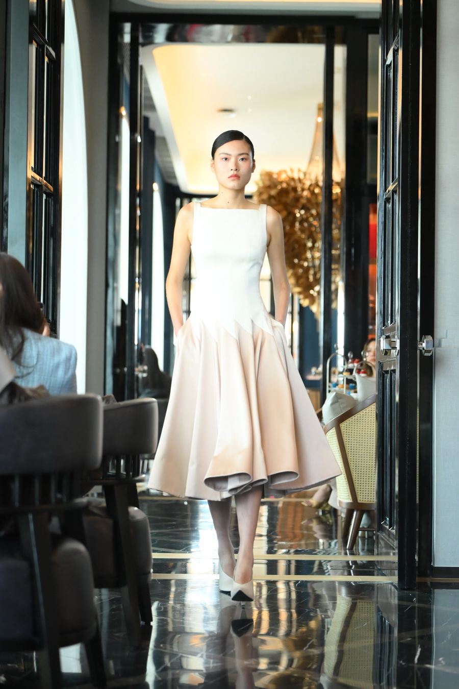 Asava x The Ritz-Carlton, Bangkok ถ่ายทอดนิยามใหม่ของความหรูหราในฤดูร้อน ด้วยคอลเลกชัน Echoes of Sublime Summer 