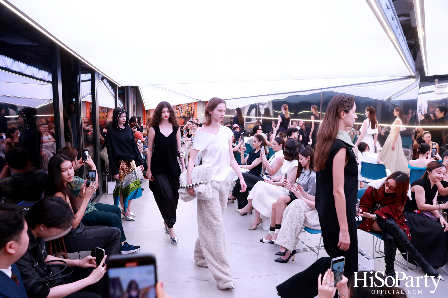 Vickteerut จัดแฟชั่นโชว์ ‘Vickteerut Spring/Summer Collection 2025’ เปิดตัวคอลเลกชัน ‘Forme’ ประจำฤดูใบไม้ผลิ/ฤดูร้อน