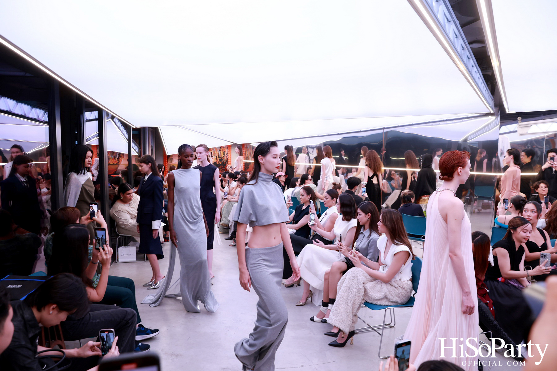 Vickteerut จัดแฟชั่นโชว์ ‘Vickteerut Spring/Summer Collection 2025’ เปิดตัวคอลเลกชัน ‘Forme’ ประจำฤดูใบไม้ผลิ/ฤดูร้อน