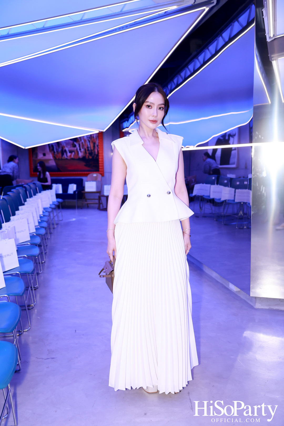 Vickteerut จัดแฟชั่นโชว์ ‘Vickteerut Spring/Summer Collection 2025’ เปิดตัวคอลเลกชัน ‘Forme’ ประจำฤดูใบไม้ผลิ/ฤดูร้อน