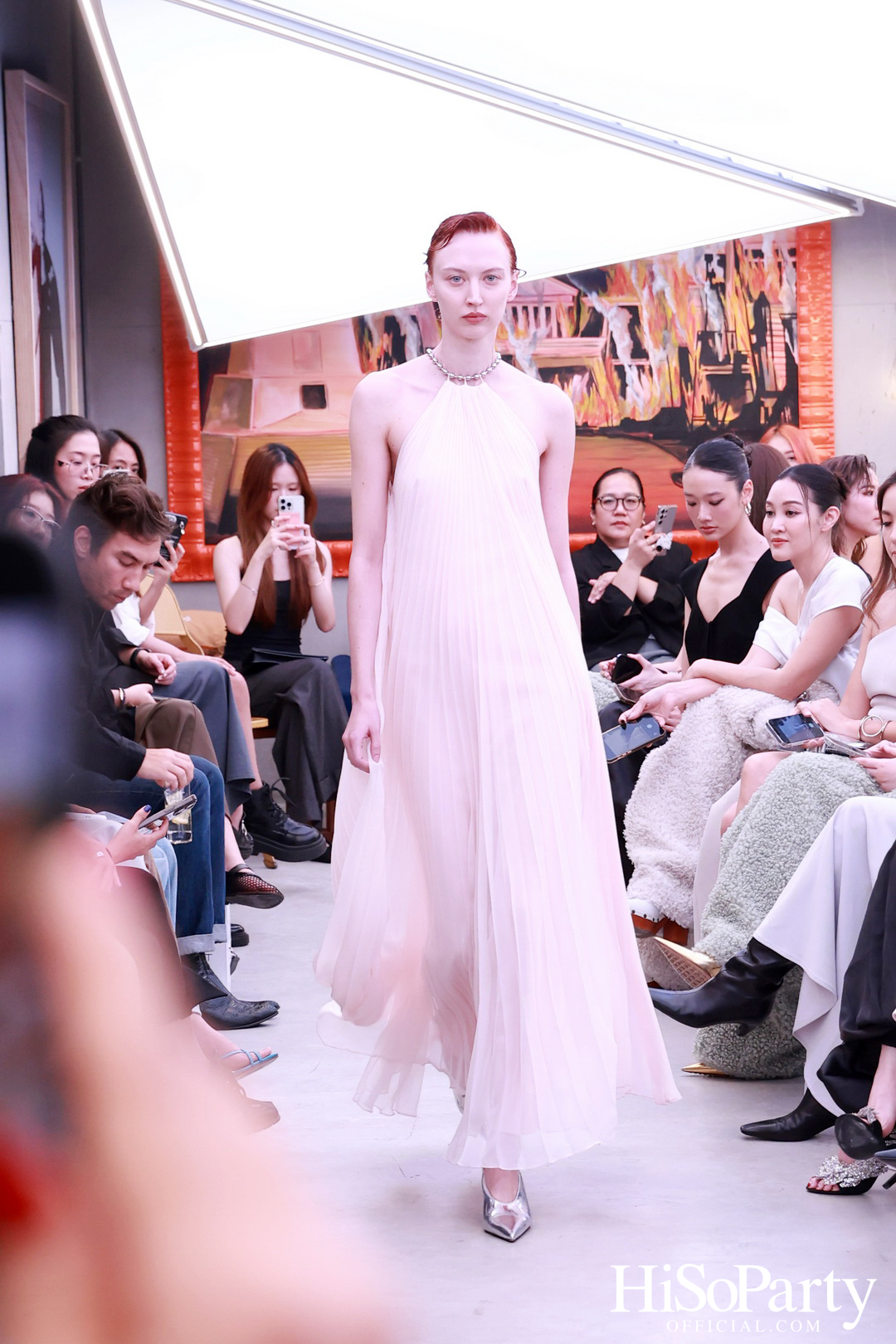 Vickteerut จัดแฟชั่นโชว์ ‘Vickteerut Spring/Summer Collection 2025’ เปิดตัวคอลเลกชัน ‘Forme’ ประจำฤดูใบไม้ผลิ/ฤดูร้อน