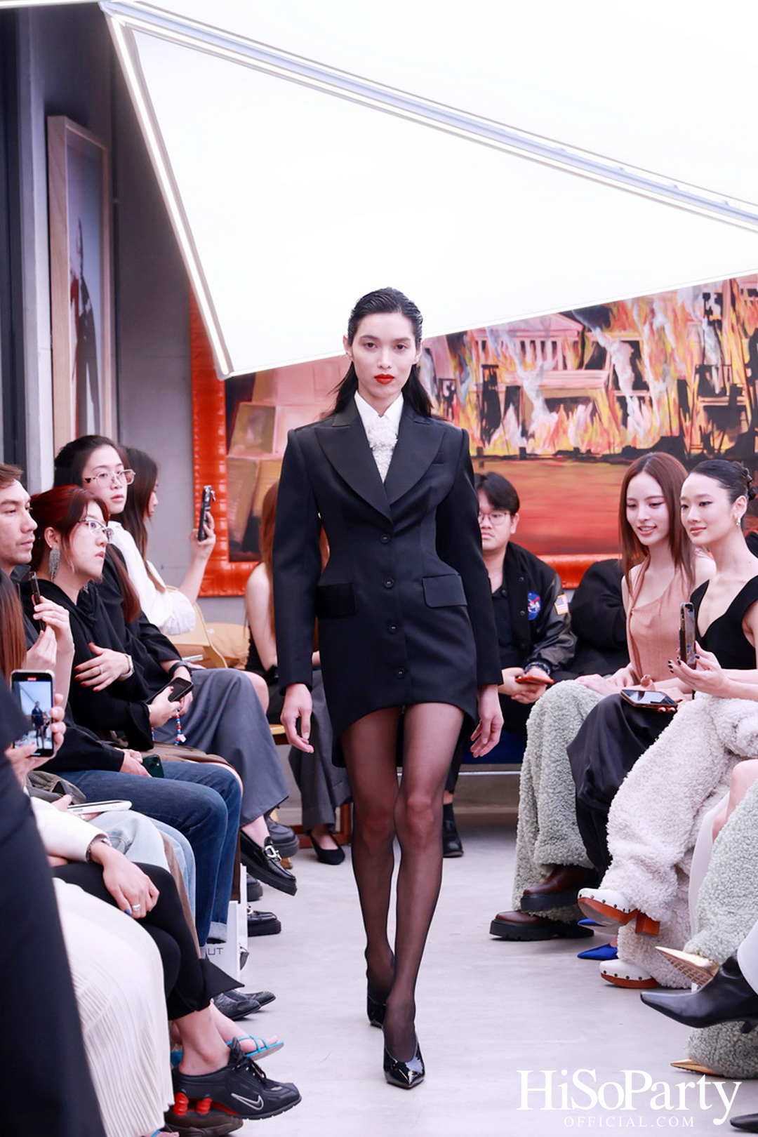 Vickteerut จัดแฟชั่นโชว์ ‘Vickteerut Spring/Summer Collection 2025’ เปิดตัวคอลเลกชัน ‘Forme’ ประจำฤดูใบไม้ผลิ/ฤดูร้อน