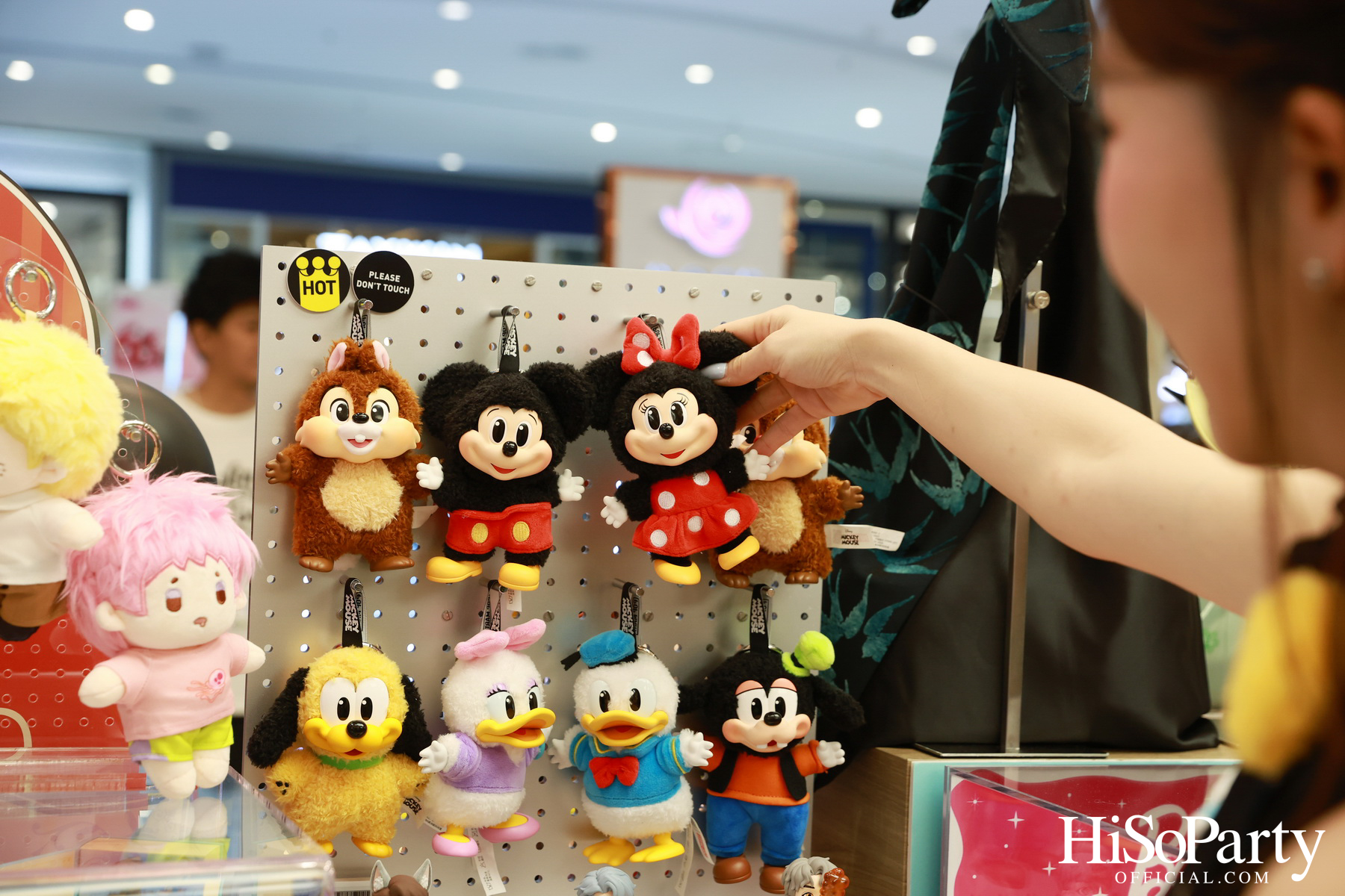 POP MART เปิดสาขาใหม่ที่ CENTRAL WESTGATE พร้อม 4 หนุ่ม GELBOYS ร่วมครีเอทลุคด้วยแอคเซสซอรีสุดฮิต