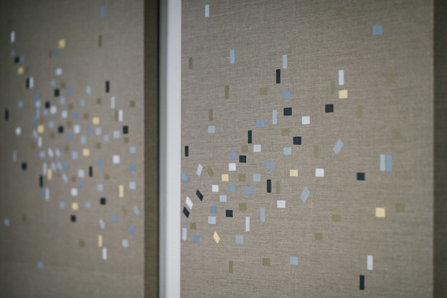 ‘Resonant Abstractions’ นิทรรศการจิตรกรรมเดี่ยวครั้งแรกโดย ดีใจ โกสิยพงษ์