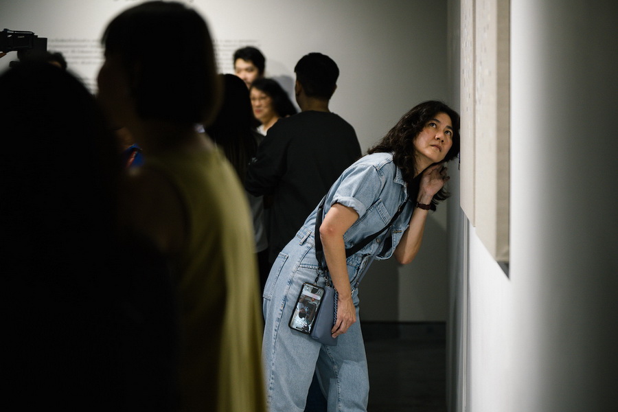 ‘Resonant Abstractions’ นิทรรศการจิตรกรรมเดี่ยวครั้งแรกโดย ดีใจ โกสิยพงษ์