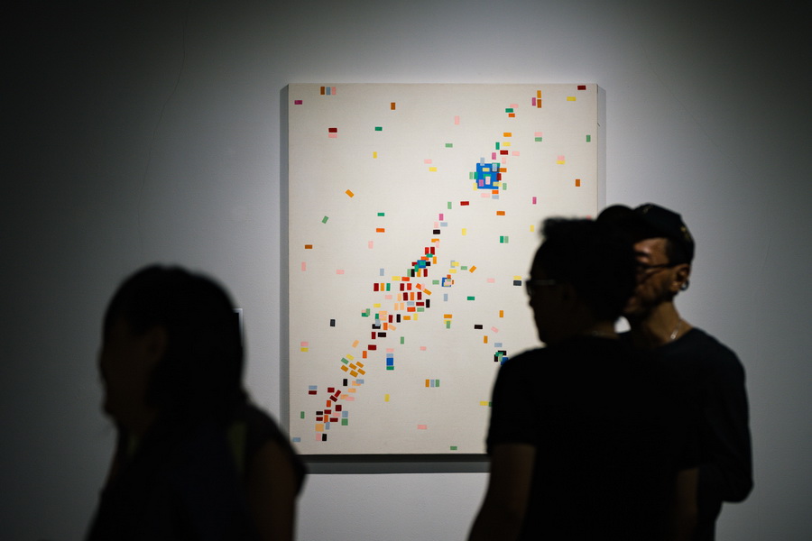 ‘Resonant Abstractions’ นิทรรศการจิตรกรรมเดี่ยวครั้งแรกโดย ดีใจ โกสิยพงษ์
