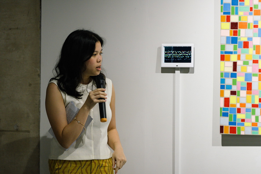 ‘Resonant Abstractions’ นิทรรศการจิตรกรรมเดี่ยวครั้งแรกโดย ดีใจ โกสิยพงษ์