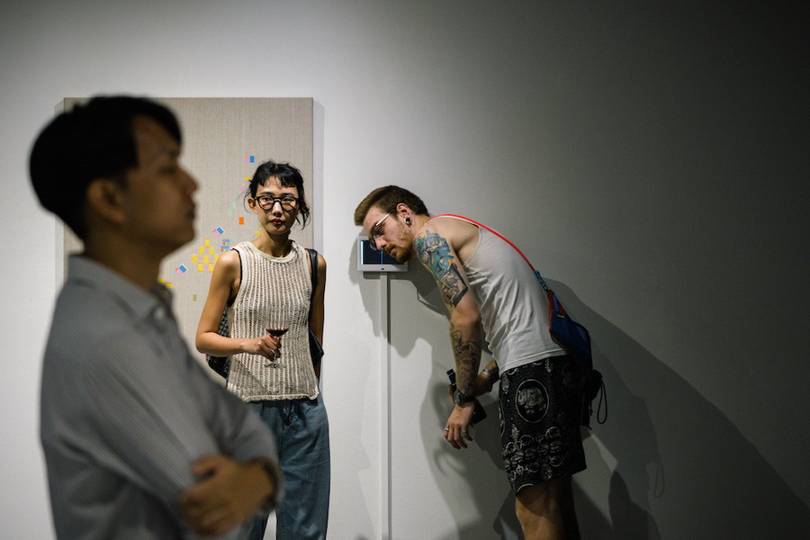 ‘Resonant Abstractions’ นิทรรศการจิตรกรรมเดี่ยวครั้งแรกโดย ดีใจ โกสิยพงษ์