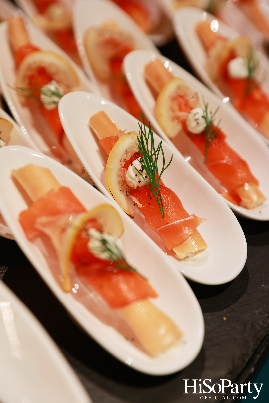 ครั้งแรกในไทยกับนิทรรศการ Over the Top โดย Tomo Campbell