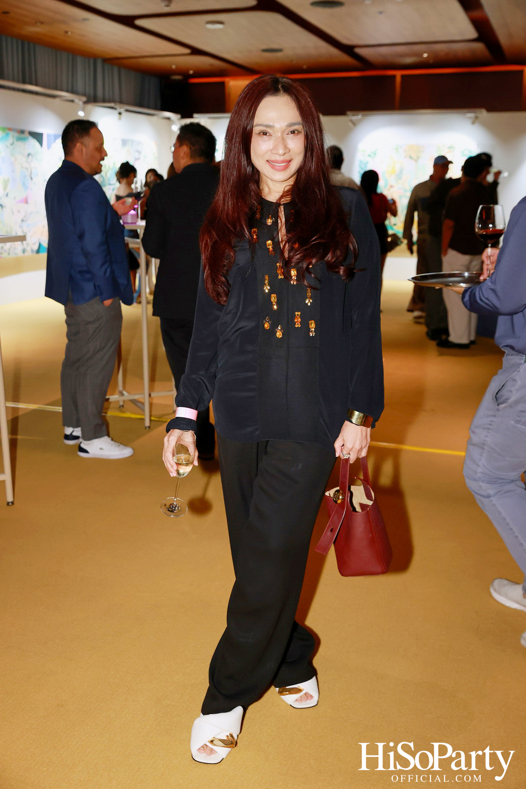 ครั้งแรกในไทยกับนิทรรศการ Over the Top โดย Tomo Campbell