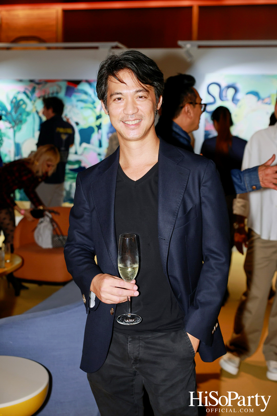 ครั้งแรกในไทยกับนิทรรศการ Over the Top โดย Tomo Campbell