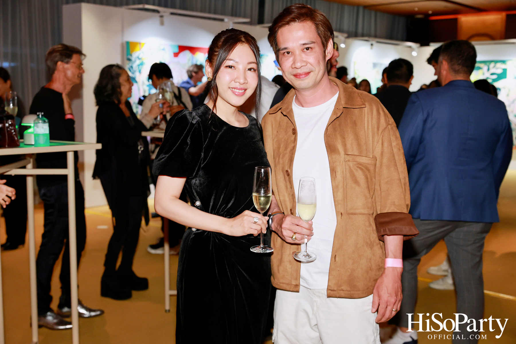 ครั้งแรกในไทยกับนิทรรศการ Over the Top โดย Tomo Campbell