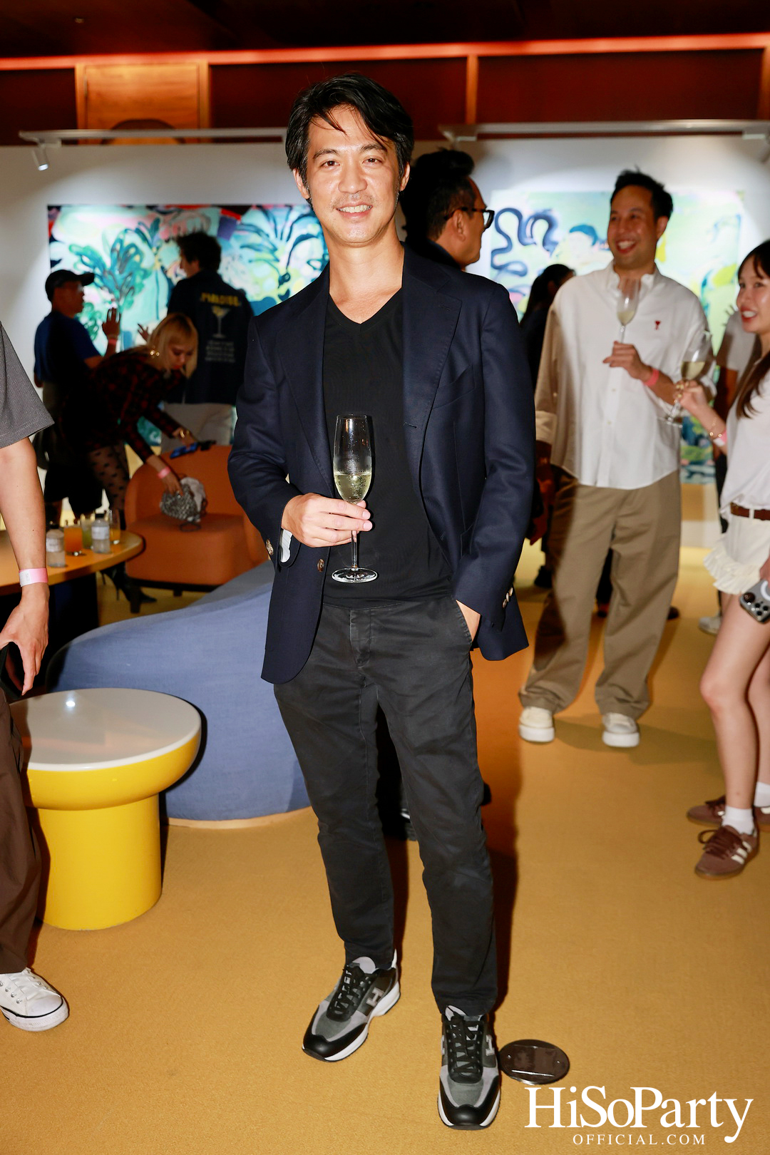 ครั้งแรกในไทยกับนิทรรศการ Over the Top โดย Tomo Campbell