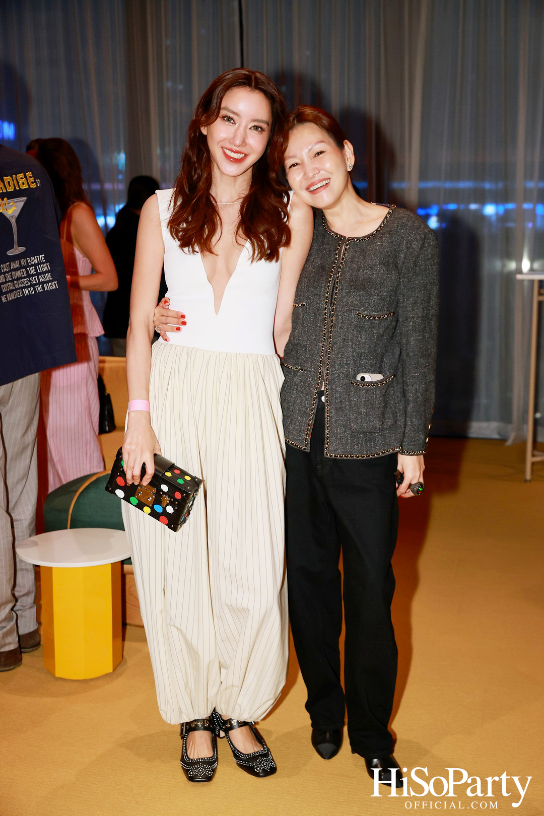 ครั้งแรกในไทยกับนิทรรศการ Over the Top โดย Tomo Campbell