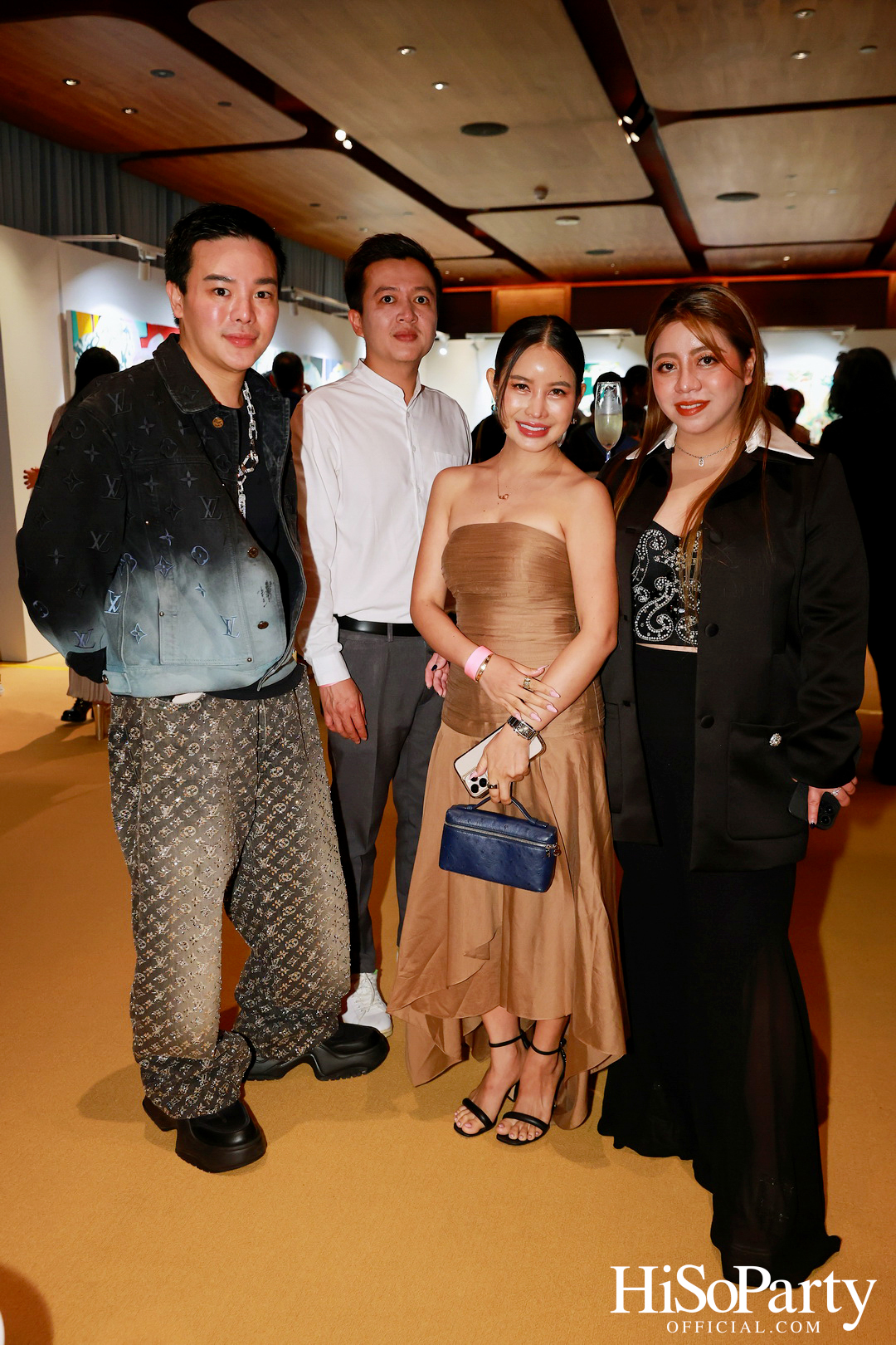 ครั้งแรกในไทยกับนิทรรศการ Over the Top โดย Tomo Campbell