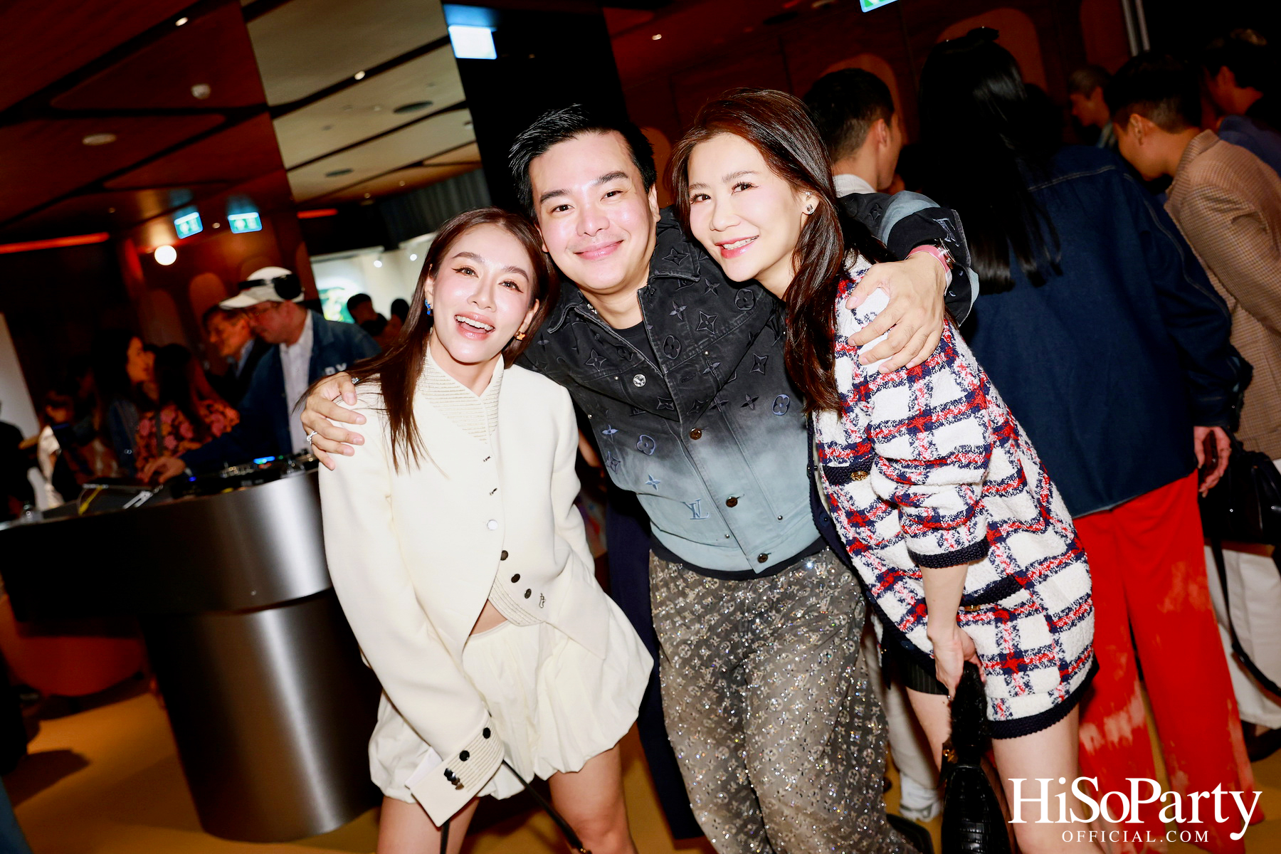 ครั้งแรกในไทยกับนิทรรศการ Over the Top โดย Tomo Campbell