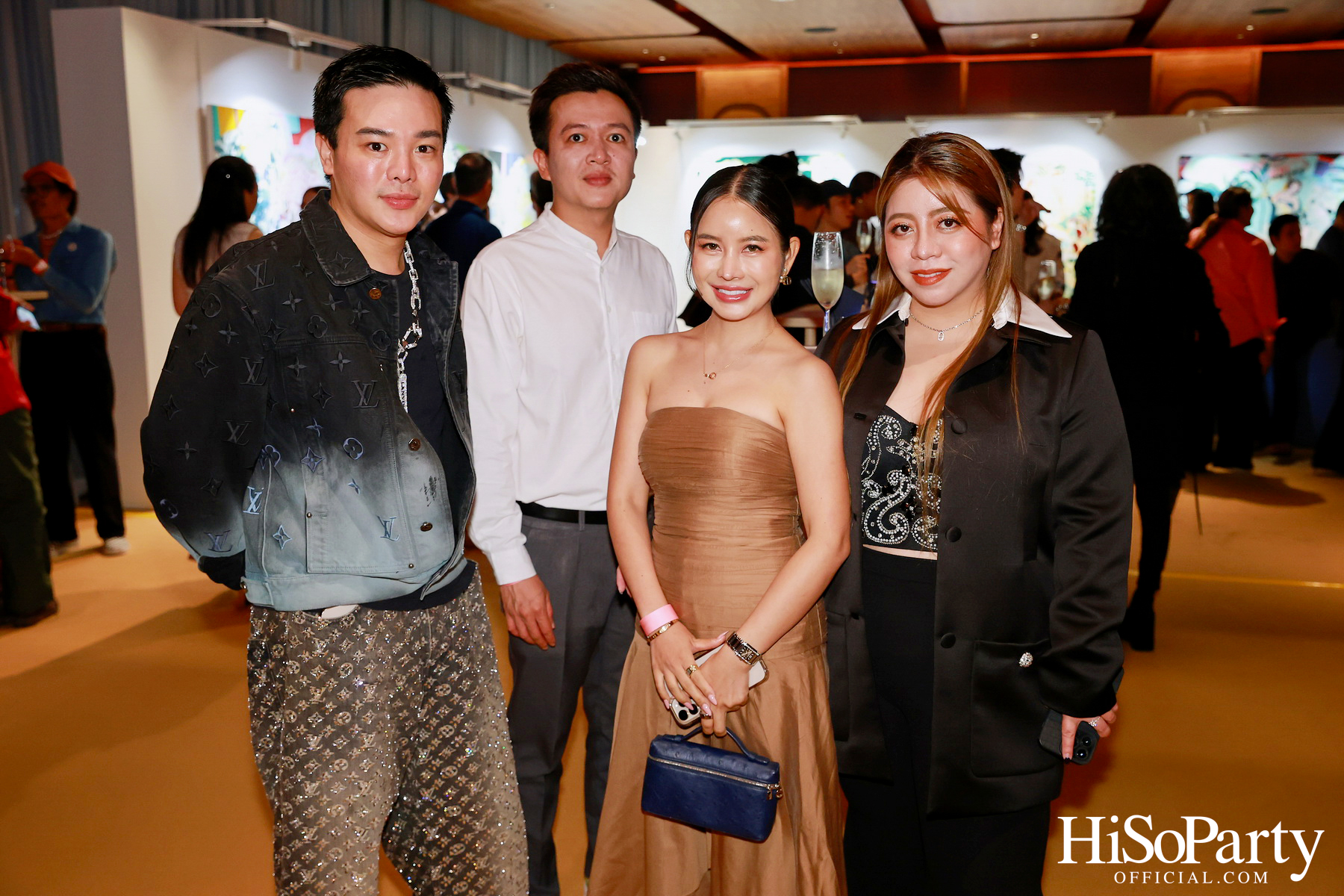 ครั้งแรกในไทยกับนิทรรศการ Over the Top โดย Tomo Campbell