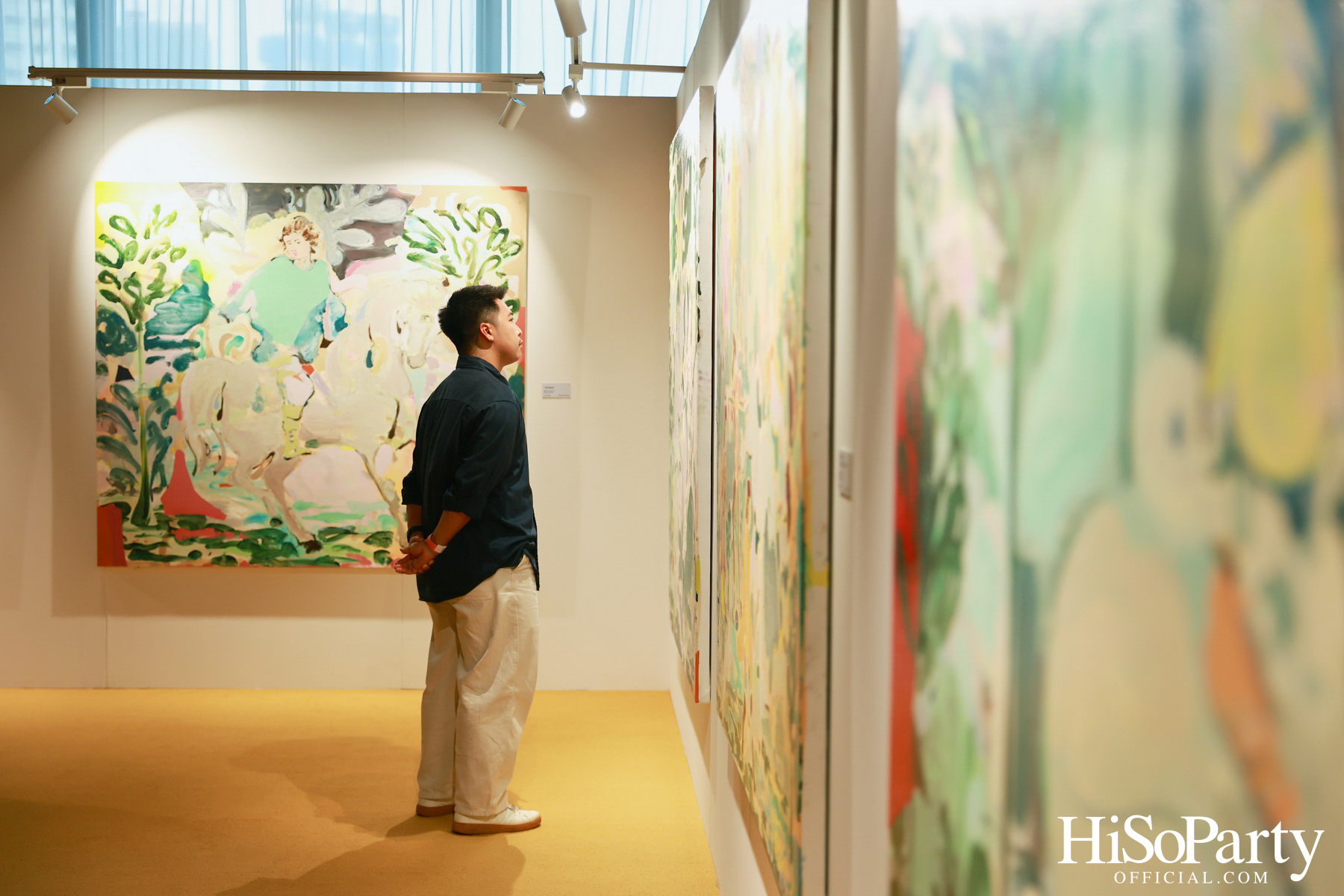 ครั้งแรกในไทยกับนิทรรศการ Over the Top โดย Tomo Campbell