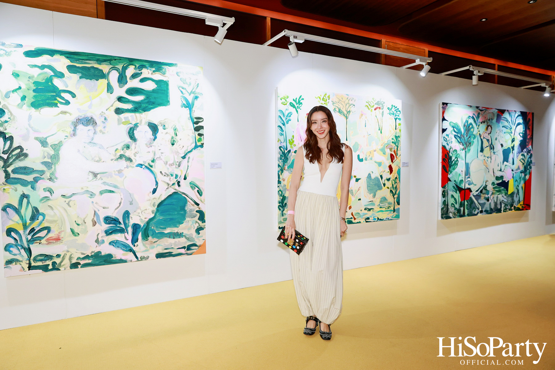 ครั้งแรกในไทยกับนิทรรศการ Over the Top โดย Tomo Campbell